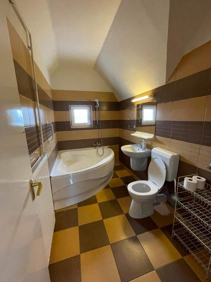 Gabor Aron Apartment Hajdúszoboszló Exterior foto